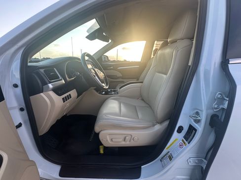 Used 2019 Toyota Highlander XLE FWD image 9