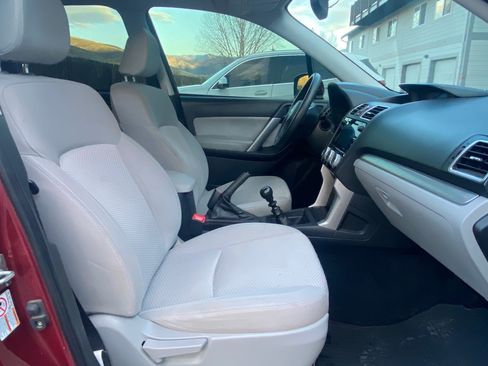 Used 2016 Subaru Forester 2.5i Premium image 12