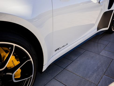 Used 2021 Porsche 911 Turbo S image 9