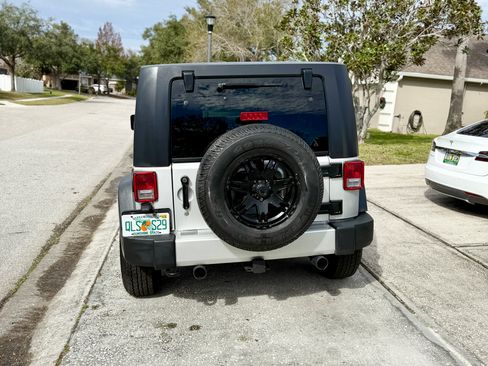 Used 2010 Jeep Wrangler Unlimited Sport image 4