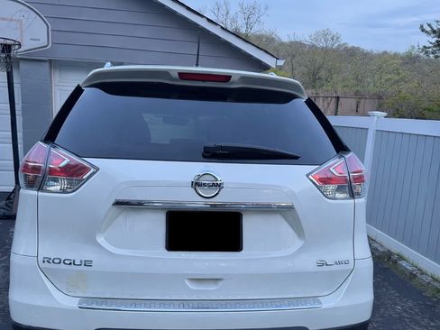 Used 2016 Nissan Rogue SL w/ SL Premium Package image 2