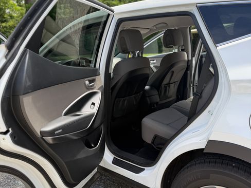 Used 2018 Hyundai Santa Fe Sport w/ Cargo Package FWD image 11