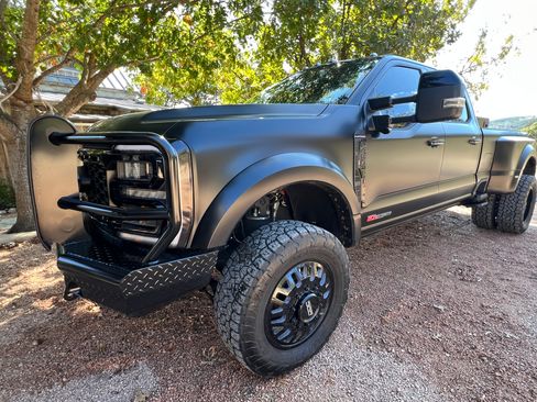 Used 2025 Ford F450 Platinum w/ FX4 Off-Road Package image 9