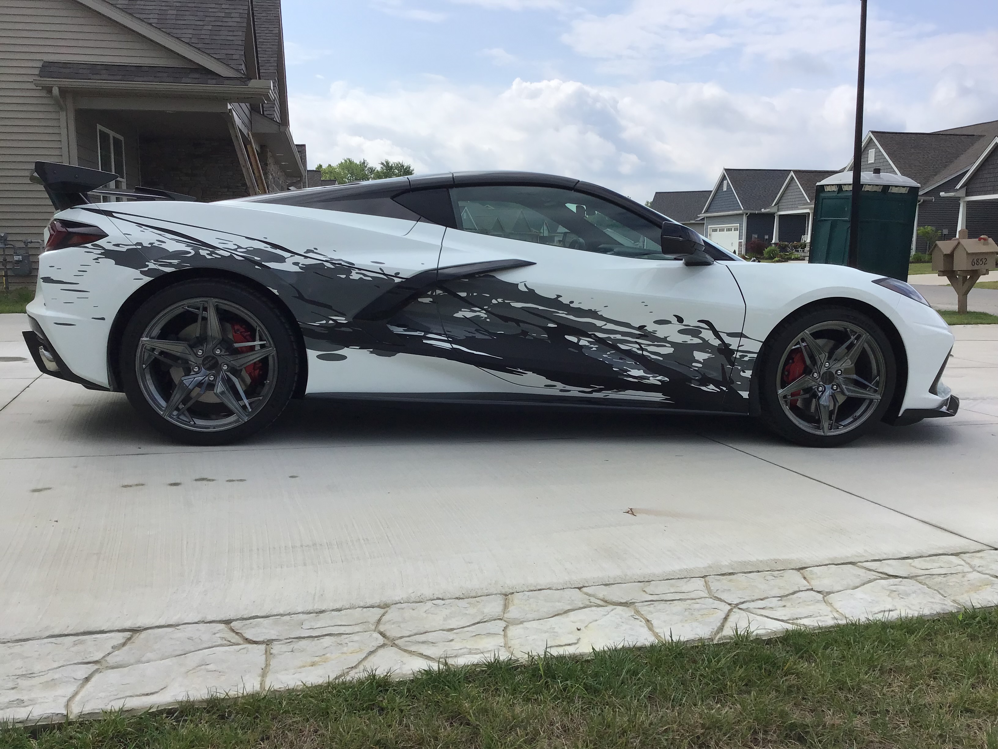 Used 2021 Chevrolet Corvette Stingray Preferred Cpe w/ Z51 Performance Package RWD image 5