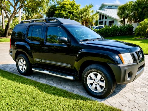 Used 2011 Nissan Xterra S w/ 4X2 Value Package RWD image 4