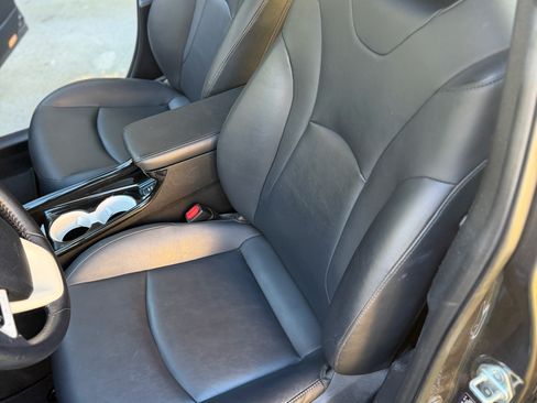 Used 2016 Toyota Prius Four Touring image 14