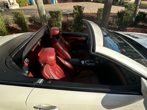 Used 2011 Mercedes-Benz SL 63 AMG image 6