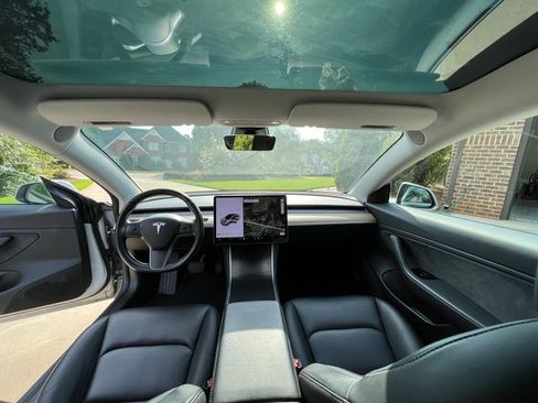 Used 2018 Tesla Model 3 Long Range image 11