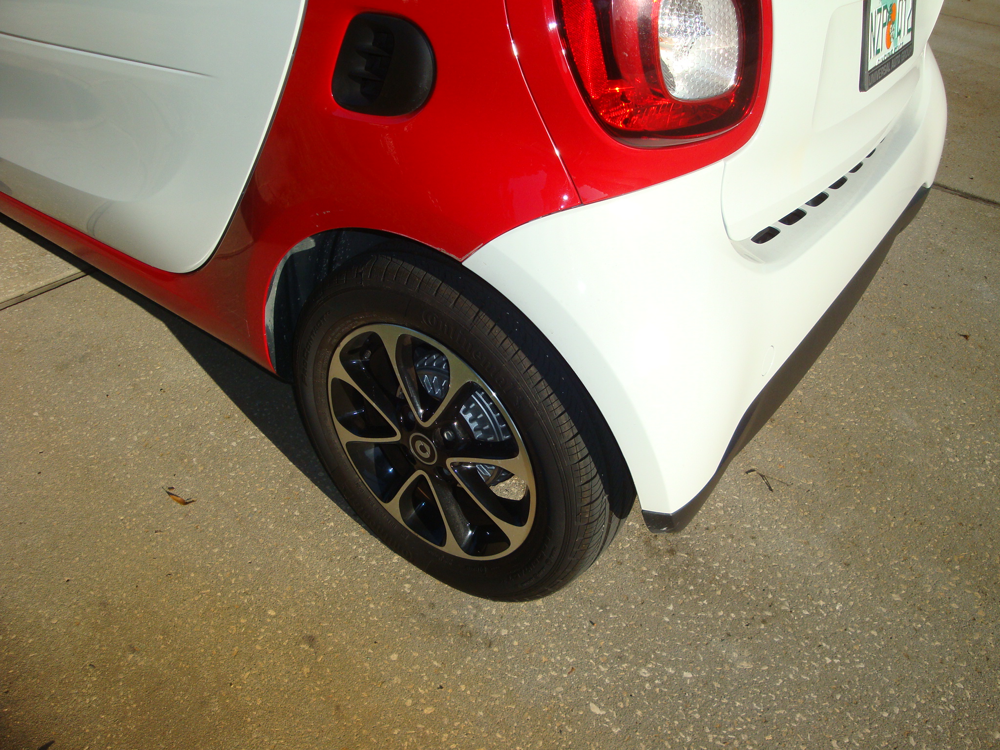 Used 2017 smart fortwo passion RWD image 18