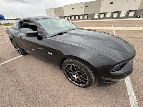 Used 2012 Ford Mustang GT Premium RWD image 5
