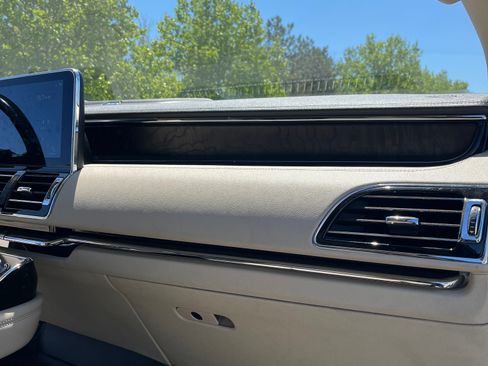Used 2018 Lincoln Navigator Reserve w/ Technology Package AWD/4WD image 17