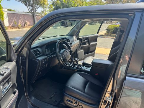 Used 2018 Toyota 4Runner TRD Off-Road Premium image 11