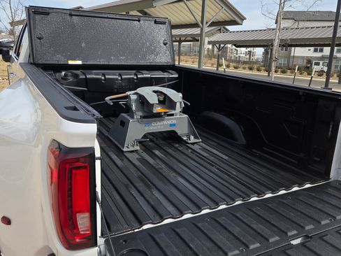 Used 2023 GMC Sierra 3500 Denali w/ Technology Package image 16