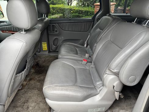 Used 2005 Toyota Sienna XLE Limited image 9