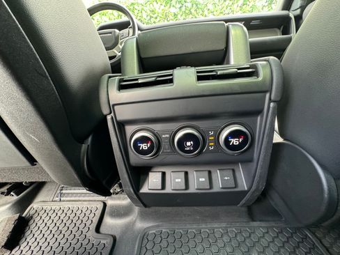 Used 2020 Land Rover Defender 110 SE image 14