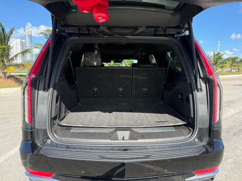 Used 2021 Cadillac Escalade ESV Premium Luxury image 16