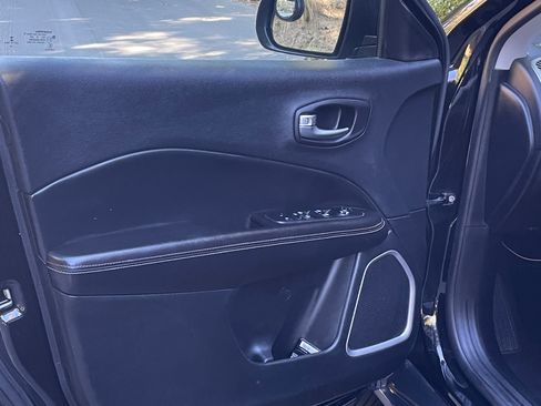 Used 2018 Jeep Compass Sport image 13