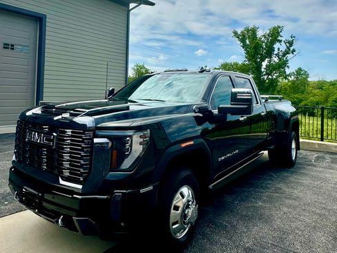 Used 2024 GMC Sierra 3500 Denali Ultimate AWD/4WD image 25