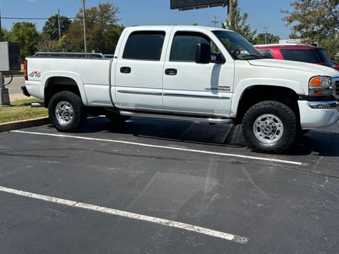 Used 2006 GMC Sierra 2500 W/T w/ Skid Plate Package image 8