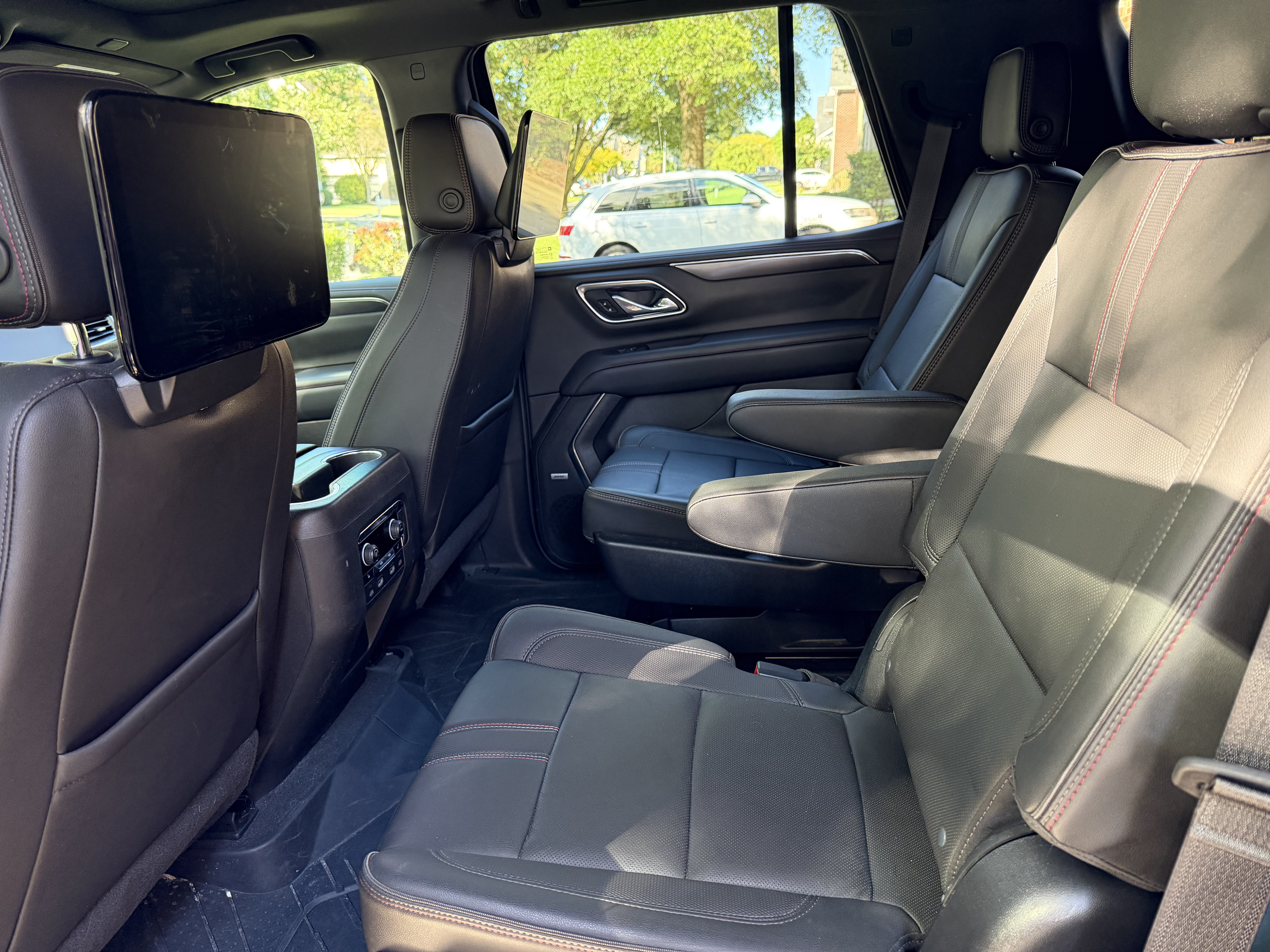Used 2021 Chevrolet Tahoe RST w/ Luxury Package AWD/4WD image 19