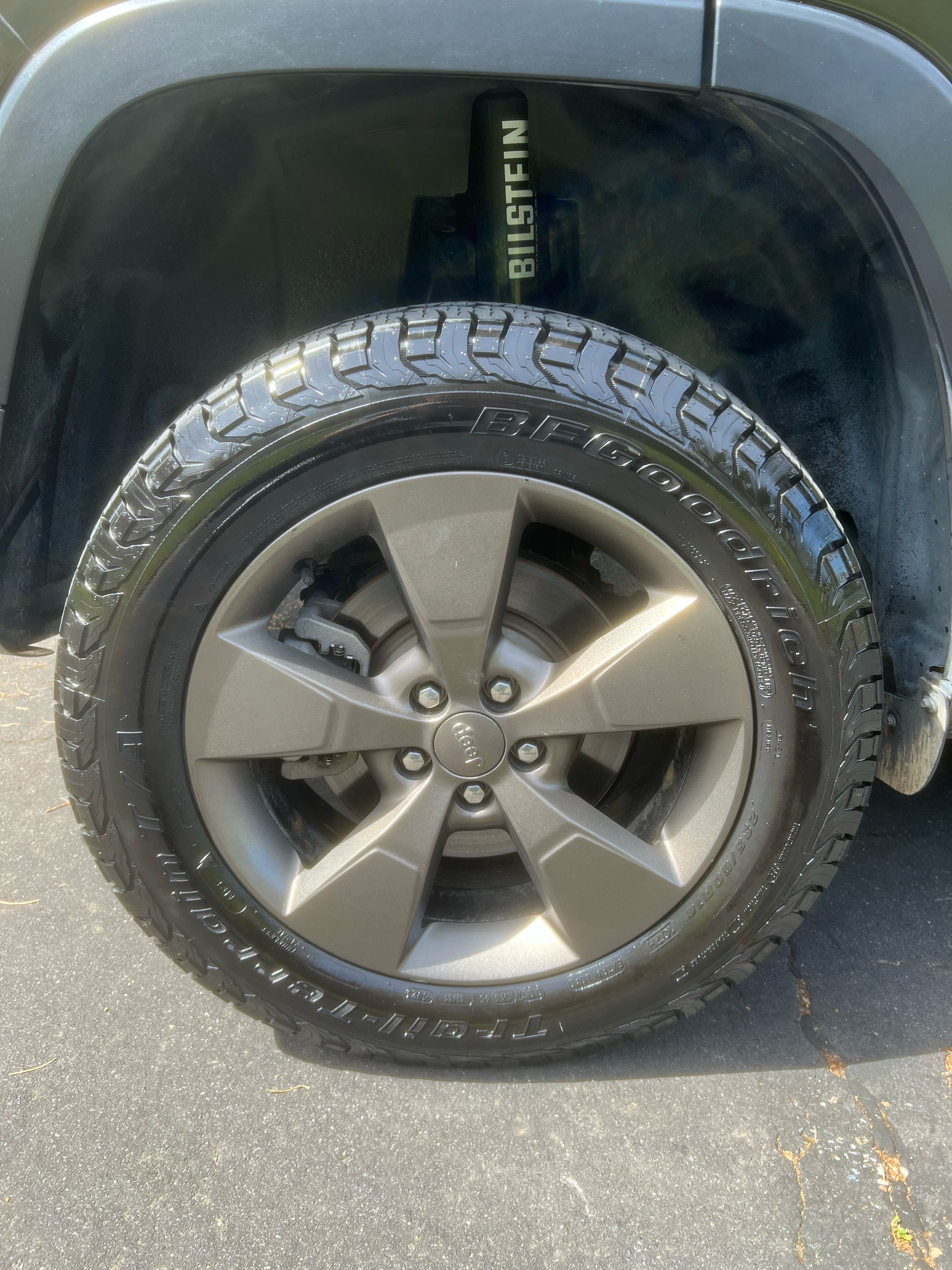 Used 2017 Jeep Cherokee 75th Anniversary AWD/4WD image 19