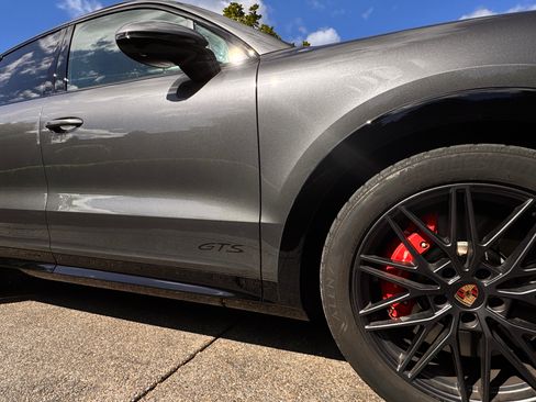Used 2025 Porsche Cayenne GTS AWD/4WD image 10