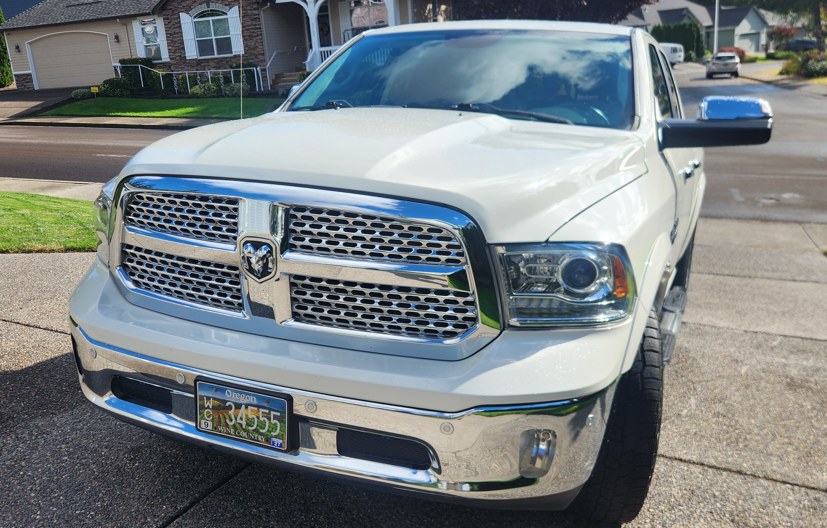Used 2017 RAM 1500 Laramie w/ Convenience Group AWD/4WD image 2