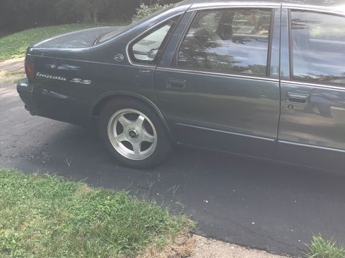 Used 1996 Chevrolet Impala SS RWD image 6