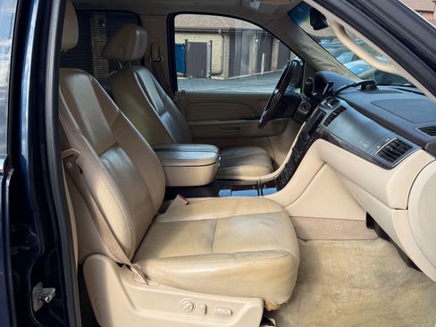 Used 2007 Cadillac Escalade AWD w/ Information Package image 14