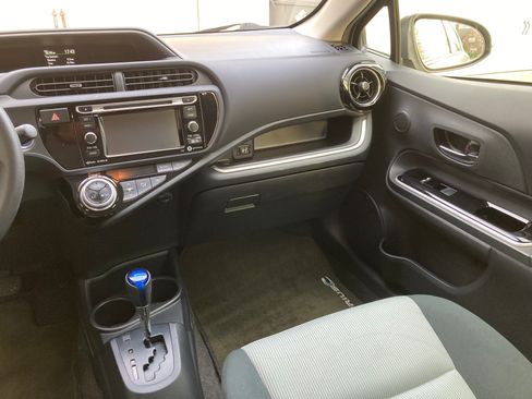 Used 2016 Toyota Prius C Three image 2