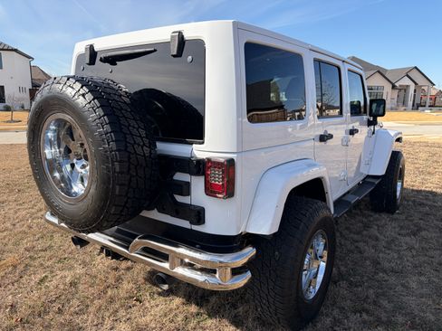 Used 2017 Jeep Wrangler Unlimited Sahara w/ Max Tow Package image 5