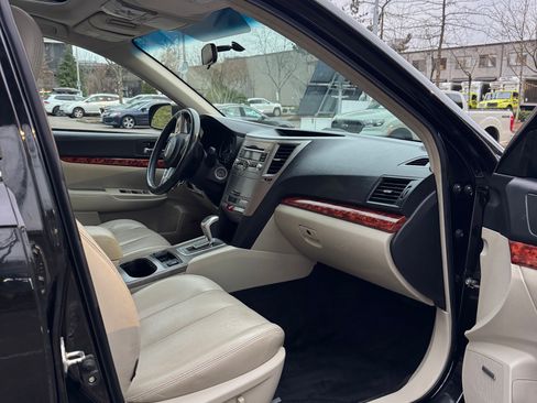 Used 2010 Subaru Outback 2.5i Limited image 9