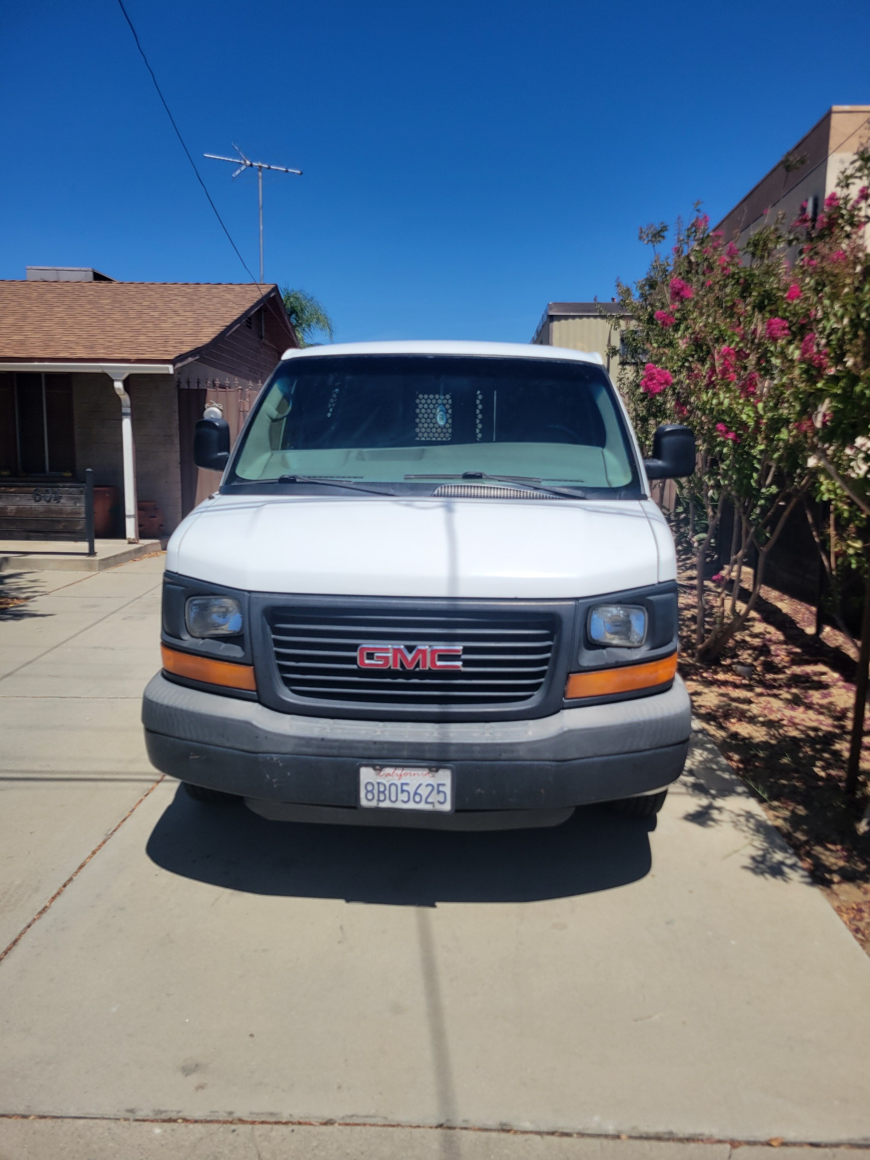 Used 2006 GMC Savana 2500 RWD image 1