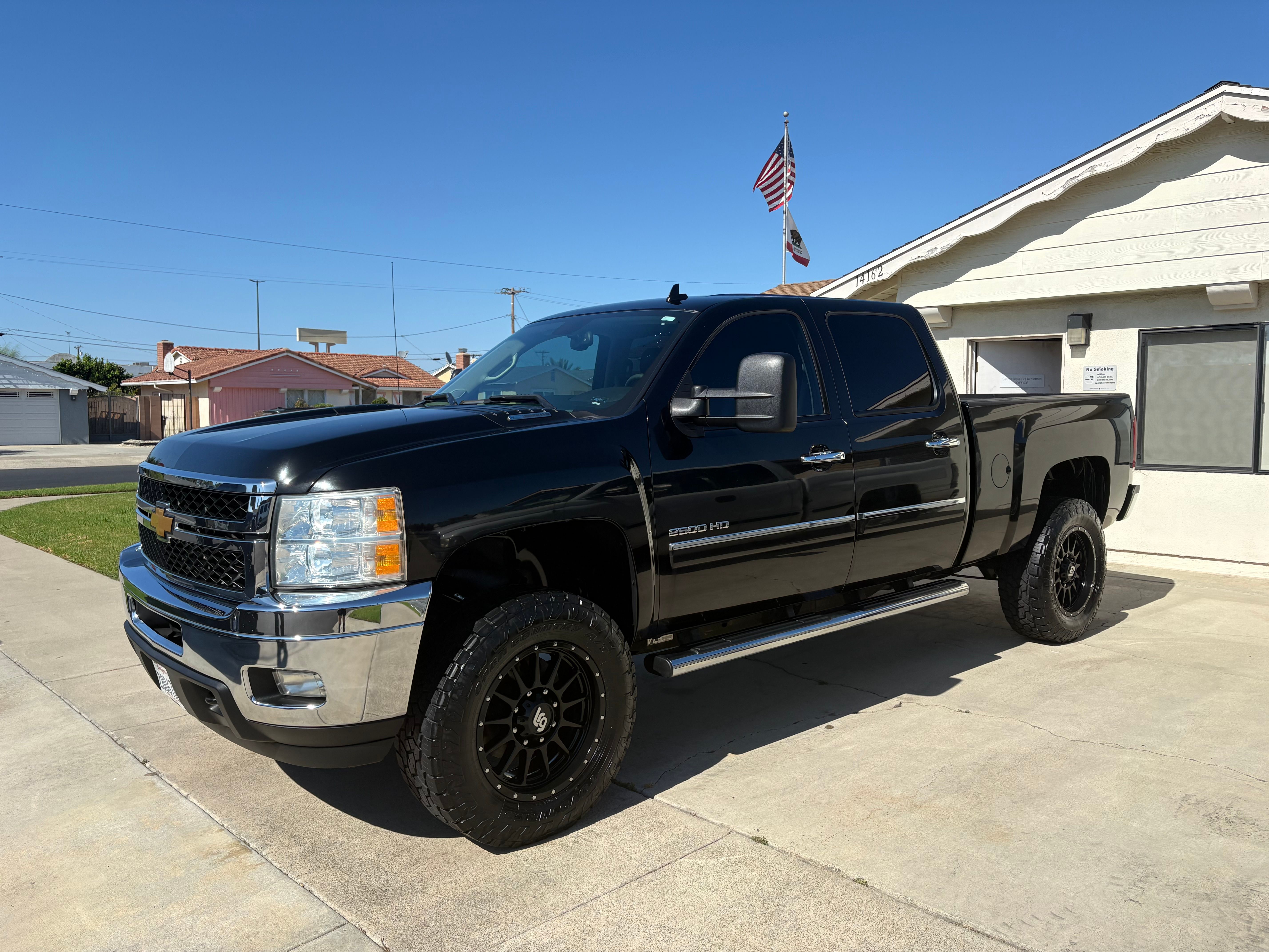 Used 2014 Chevrolet Silverado 2500 LT w/ Custom Sport Truck Package RWD image 1