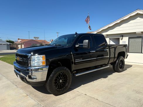 Used 2014 Chevrolet Silverado 2500 LT w/ Custom Sport Truck Package RWD image 1