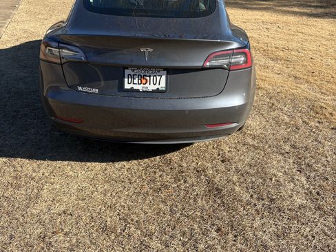 Used 2018 Tesla Model 3 Mid Range image 2