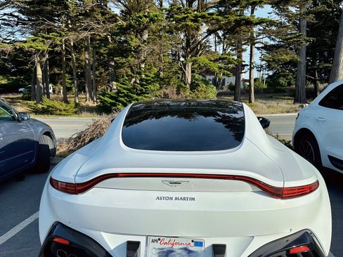 Used 2019 Aston Martin V8 Vantage Coupe image 5