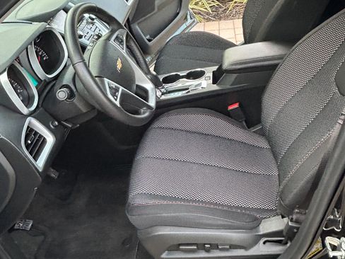 Used 2017 Chevrolet Equinox LT w/ Convenience Package image 2