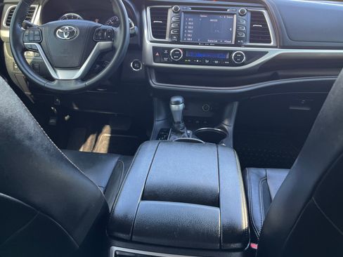 Used 2016 Toyota Highlander Limited AWD/4WD image 6