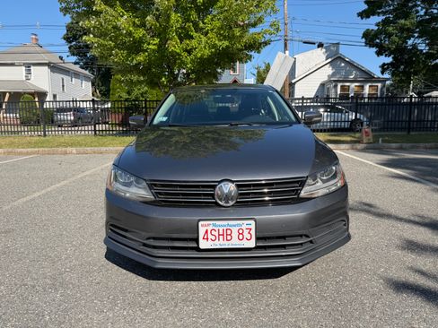 Used 2017 Volkswagen Jetta SE FWD image 9