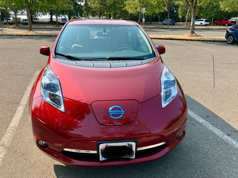 Used 2012 Nissan Leaf SL FWD image 11