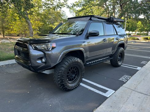 Used 2022 Toyota 4Runner TRD Pro AWD/4WD image 4