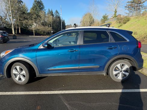 Used 2018 Kia Niro LX image 10