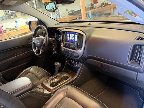 Used 2017 GMC Canyon Denali image 9