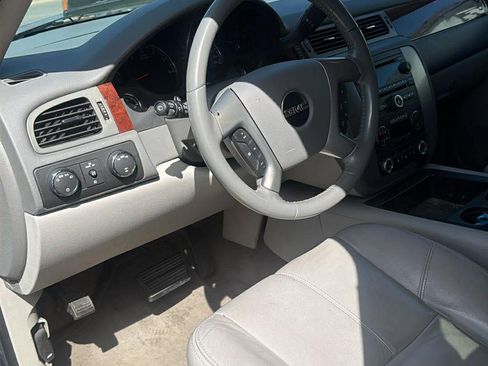 Used 2011 GMC Yukon XL SLT w/ SLT-2 Equipment Package AWD/4WD image 5