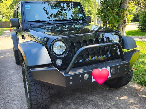 Used 2016 Jeep Wrangler Unlimited Rubicon w/ Connectivity Group AWD/4WD image 4