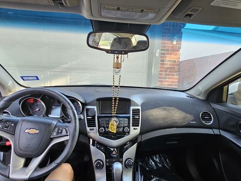 Used 2014 Chevrolet Cruze LT image 9