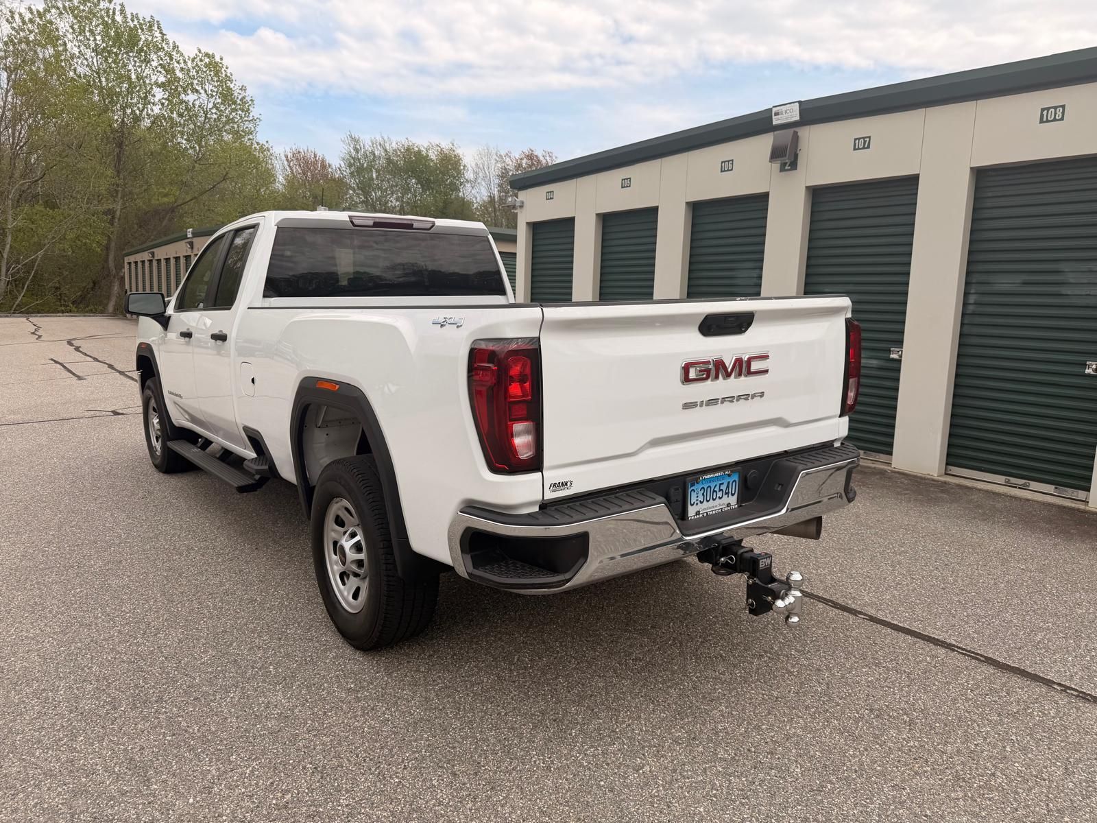 Used 2023 GMC Sierra 3500 Pro w/ Gooseneck/5TH Wheel Package AWD/4WD image 10
