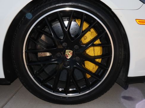 Used 2017 Porsche Panamera Turbo image 6