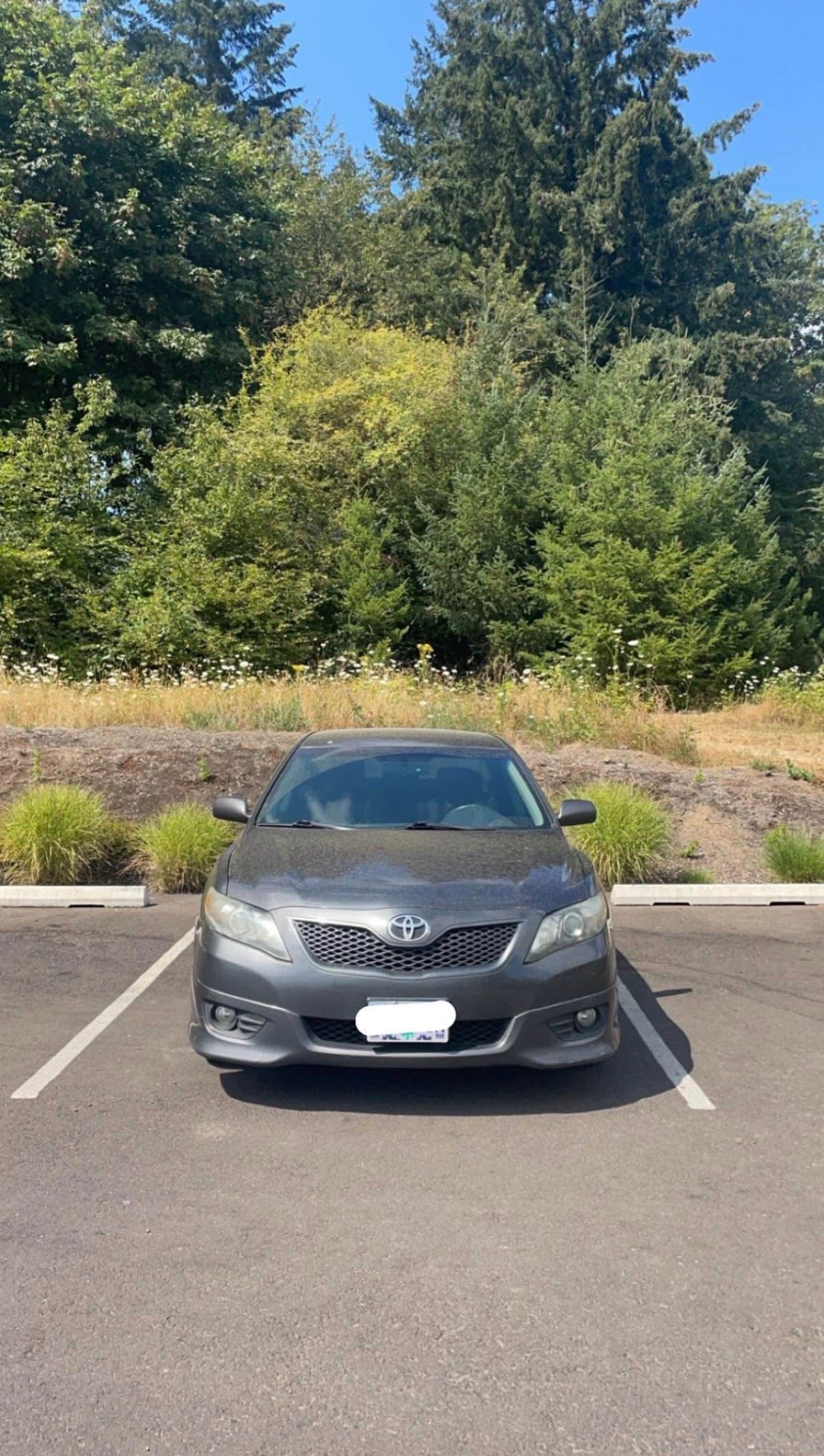 Used 2010 Toyota Camry SE FWD image 1